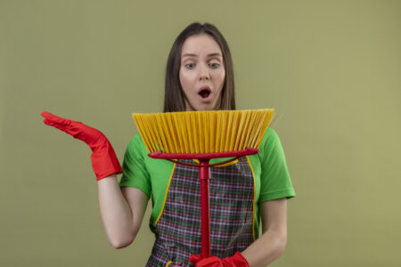 Comment choisir un balai-serpillière efficace pour nettoyer rapidement